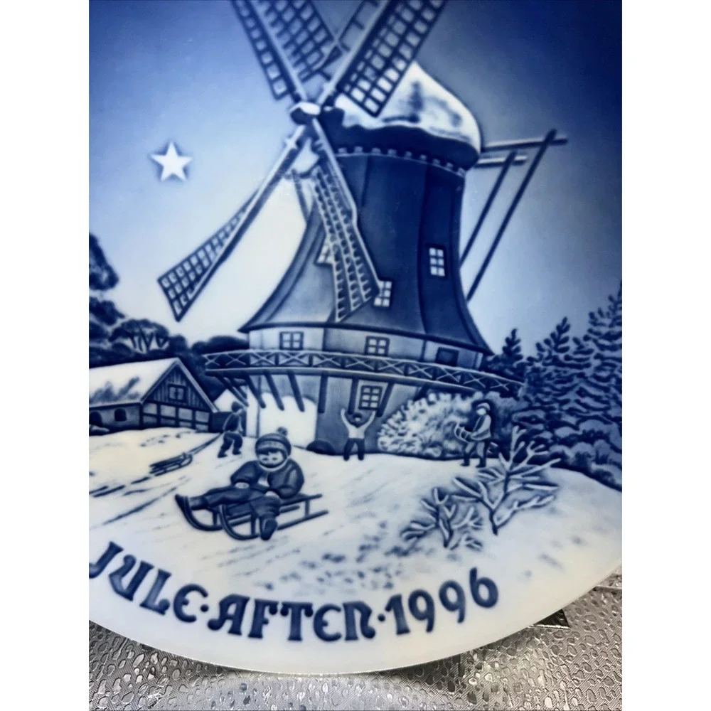 1966 Royal Copenhagen Collector's Christmas Plate‎ – Home for Christmas